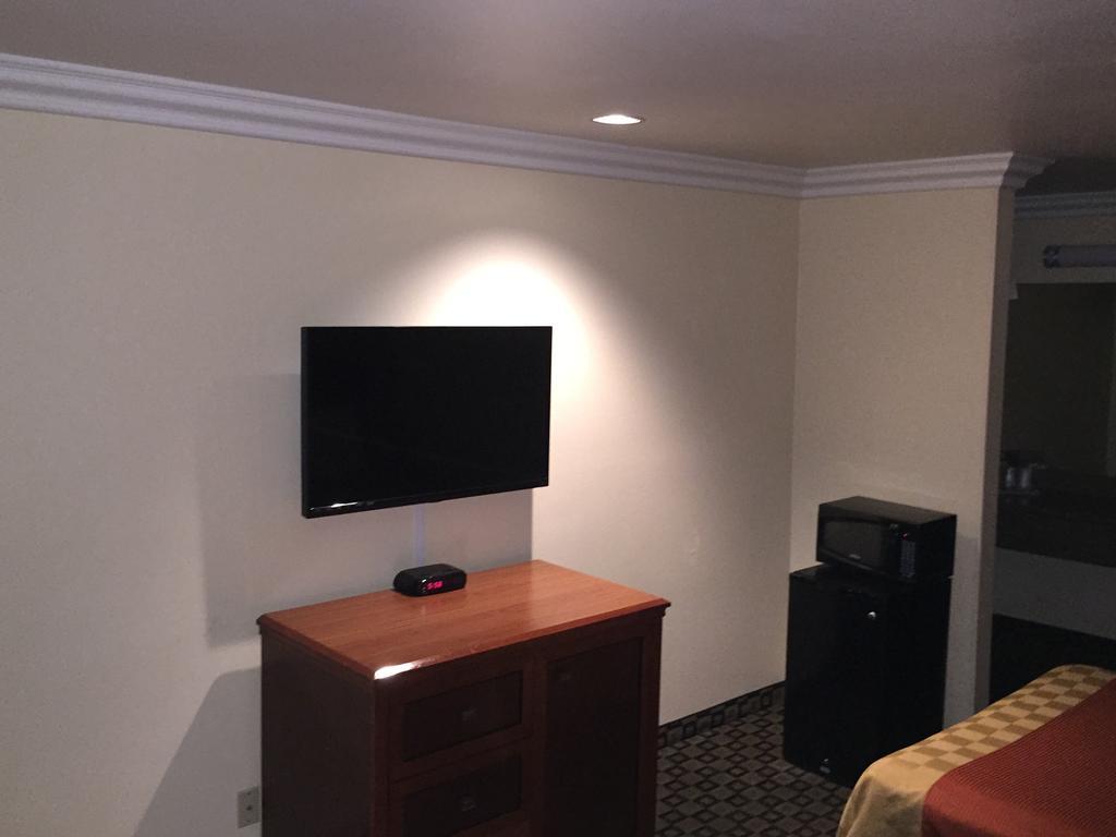 Ontario Inn & Suites Montclair Rom bilde