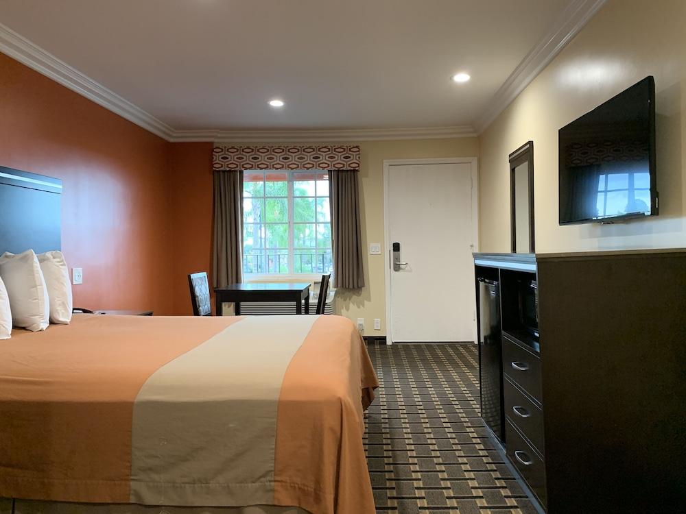 Ontario Inn & Suites Montclair Eksteriør bilde