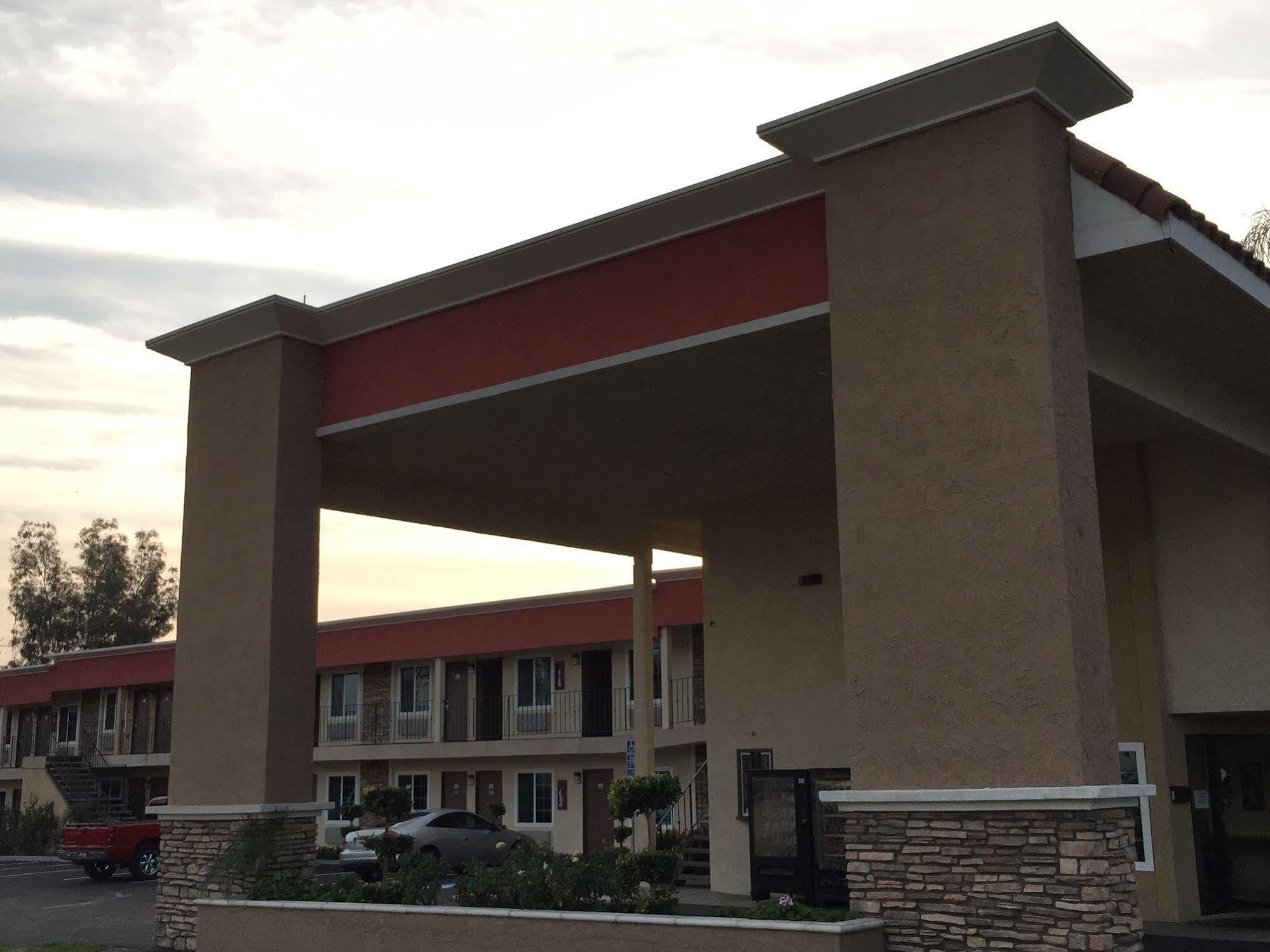 Ontario Inn & Suites Montclair Eksteriør bilde